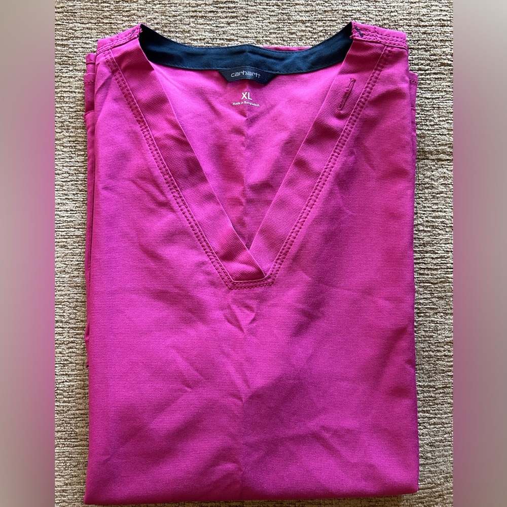 Women scrubs too size xl from carhartt gentle used